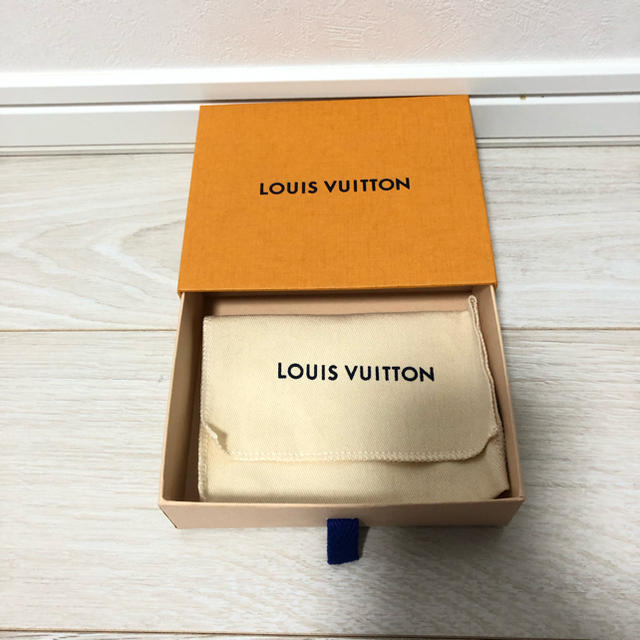 LOUIS VUITTON(ルイヴィトン)のルイヴィトン　小物　空箱　保存袋(値下げ中) レディースのバッグ(ショップ袋)の商品写真