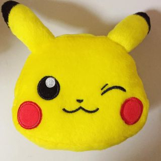 ポケモン(ポケモン)のピカチュウ フェイスポーチ【ウインク】(キャラクターグッズ)