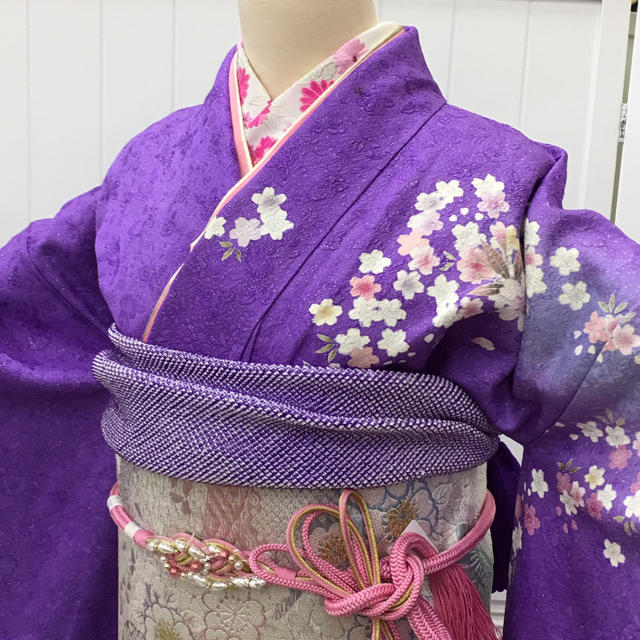 ❪2739❫  ♡振袖♡ 薄紫に桜と手鞠♡ レディースの水着/浴衣(振袖)の商品写真
