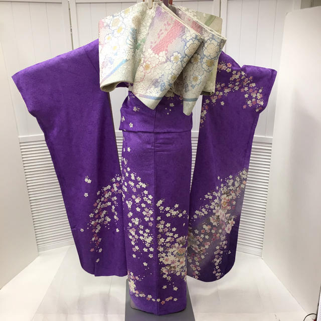 ❪2739❫  ♡振袖♡ 薄紫に桜と手鞠♡ レディースの水着/浴衣(振袖)の商品写真