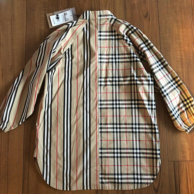 BURBERRY(バーバリー)の【ご専用】バーバリー 新品シャツ S レディースのトップス(シャツ/ブラウス(長袖/七分))の商品写真