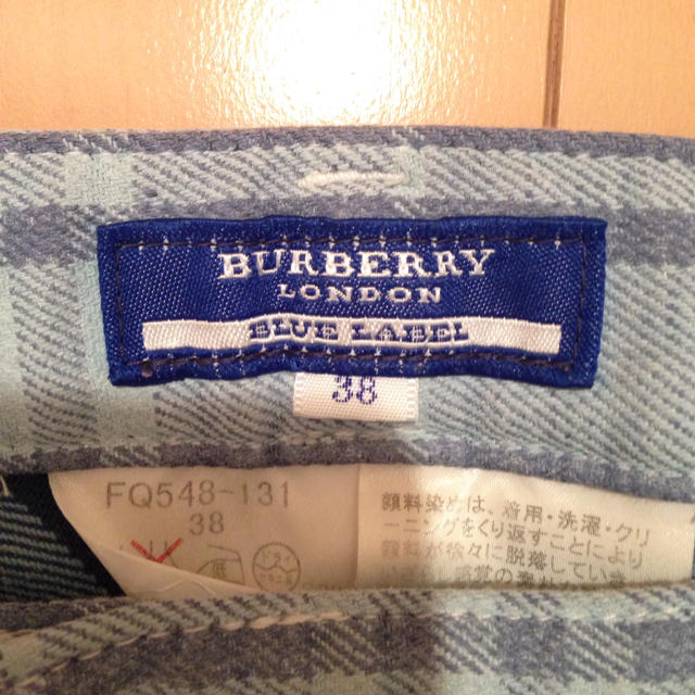 BURBERRY(バーバリー)のバーバリーブルーレーベルクロップドパンツ レディースのパンツ(クロップドパンツ)の商品写真