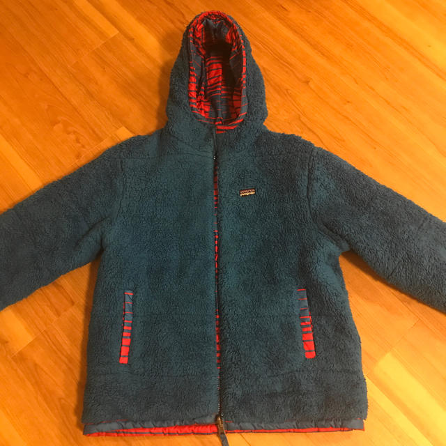 patagonia(パタゴニア)のパタゴニアダウンキッズリバーシブル キッズ/ベビー/マタニティのキッズ服男の子用(90cm~)(ジャケット/上着)の商品写真