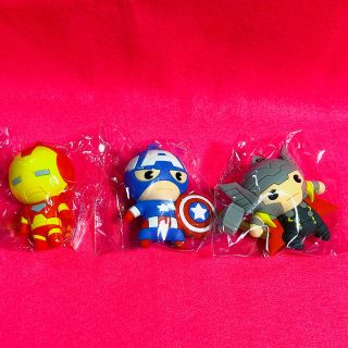 マーベル(MARVEL)のアベンジャーズ☆キーホルダー3個セット(キャラクターグッズ)