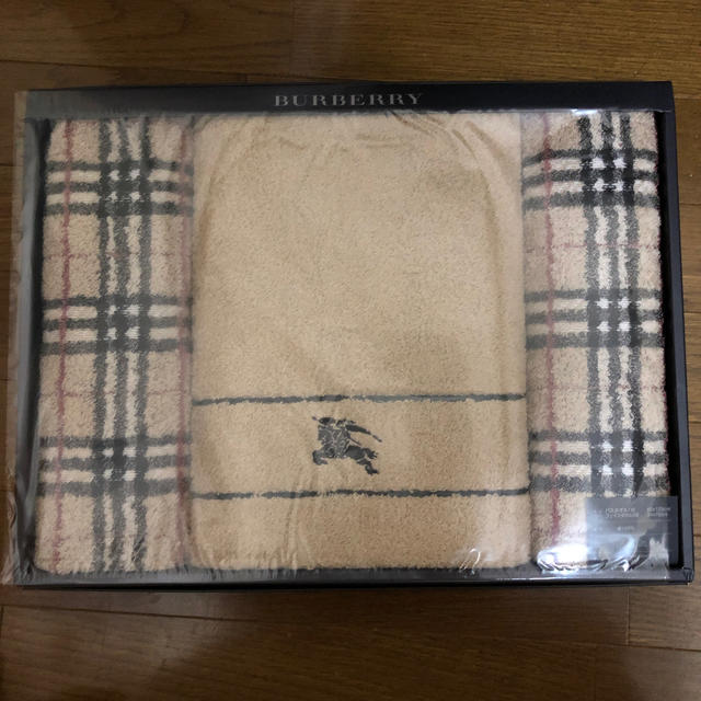 BURBERRY(バーバリー)のBURBERRY バスタオル フェイスタオル セット インテリア/住まい/日用品の日用品/生活雑貨/旅行(タオル/バス用品)の商品写真