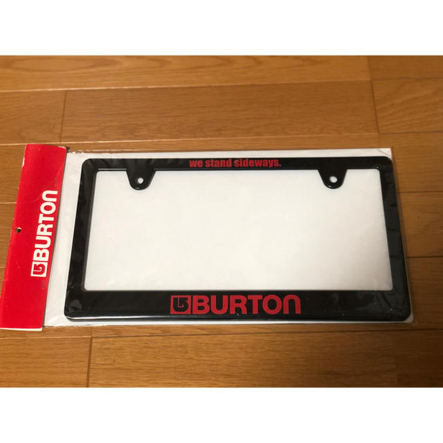 BURTON(バートン)のライセンスフレーム　バートン  burton 2枚セット 自動車/バイクの自動車(車外アクセサリ)の商品写真