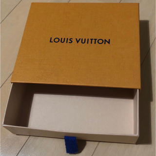 ルイヴィトン(LOUIS VUITTON)の空箱　とギフト用紙袋(ショップ袋)