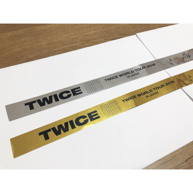 Waste(twice)(ウェストトゥワイス)の【TWICE】LIVE 銀テープ 2色セット エンタメ/ホビーのCD(K-POP/アジア)の商品写真