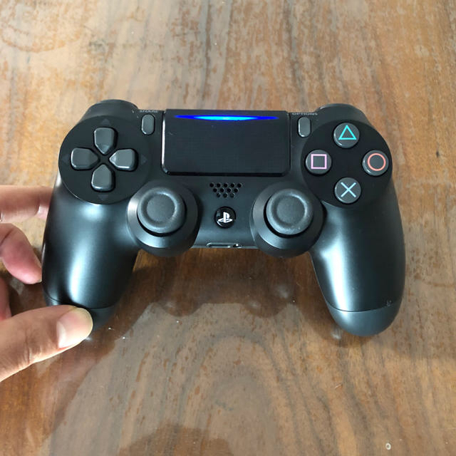 PlayStation4(プレイステーション4)のPS4 コントローラー エンタメ/ホビーのゲームソフト/ゲーム機本体(家庭用ゲーム機本体)の商品写真