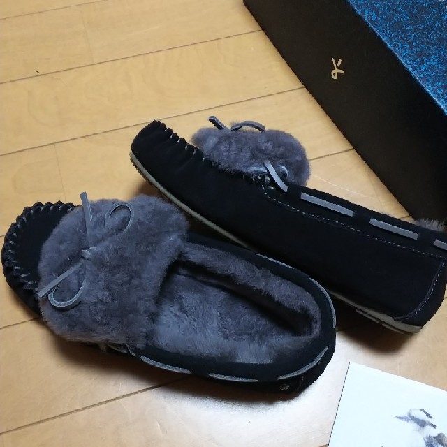 EMU(エミュー)のemu ｴﾐｭｰ ◆ボア モカシン ◆AMITY CUFF ◆US8 レディースの靴/シューズ(スリッポン/モカシン)の商品写真