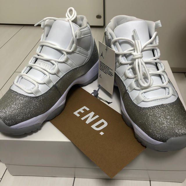 NIKE(ナイキ)のNIKE AIR JORDAN 11 WMNS METALLIC SILVER メンズの靴/シューズ(スニーカー)の商品写真