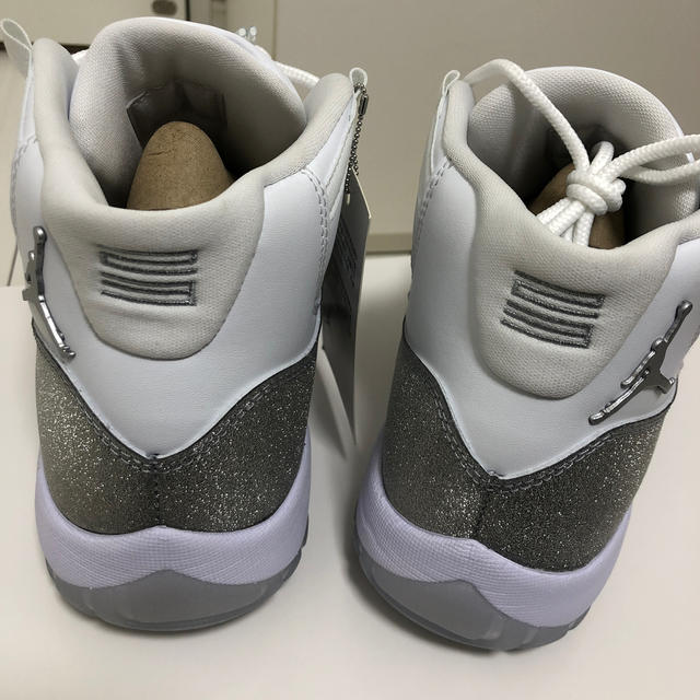 NIKE(ナイキ)のNIKE AIR JORDAN 11 WMNS METALLIC SILVER メンズの靴/シューズ(スニーカー)の商品写真