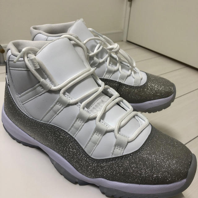 NIKE(ナイキ)のNIKE AIR JORDAN 11 WMNS METALLIC SILVER メンズの靴/シューズ(スニーカー)の商品写真