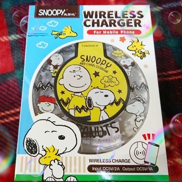 SNOOPY(スヌーピー)の【新品未開封】スヌーピーの"ワイヤレススマホチャージャー"(黄)数量限定 スマホ/家電/カメラのスマートフォン/携帯電話(バッテリー/充電器)の商品写真