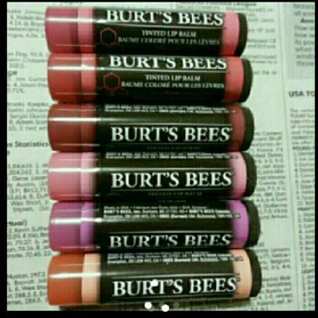 BURT'S BEES(バーツビーズ)のバーツビーズティンテッド☆100%ナチュラル♥ジニア コスメ/美容のスキンケア/基礎化粧品(リップケア/リップクリーム)の商品写真
