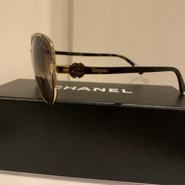 CHANEL(シャネル)の⭐️CHANEL⭐️カメリアモチーフ⭐️サングラス⭐️ レディースのファッション小物(サングラス/メガネ)の商品写真