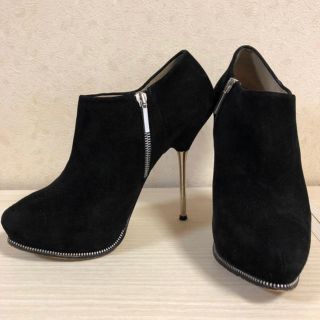 ザラ(ZARA)の【USED】ZARA 黒 メタルヒール ショートブーツ(ブーツ)