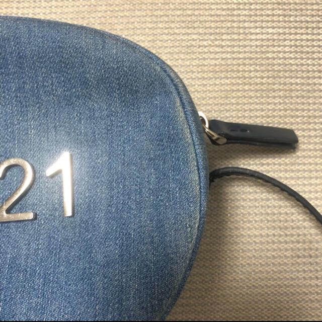 N°21(ヌメロヴェントゥーノ)の可愛い❤︎ ヌメロヴェントゥーノ❤︎デニムポーチ❤︎ レディースのバッグ(ショルダーバッグ)の商品写真