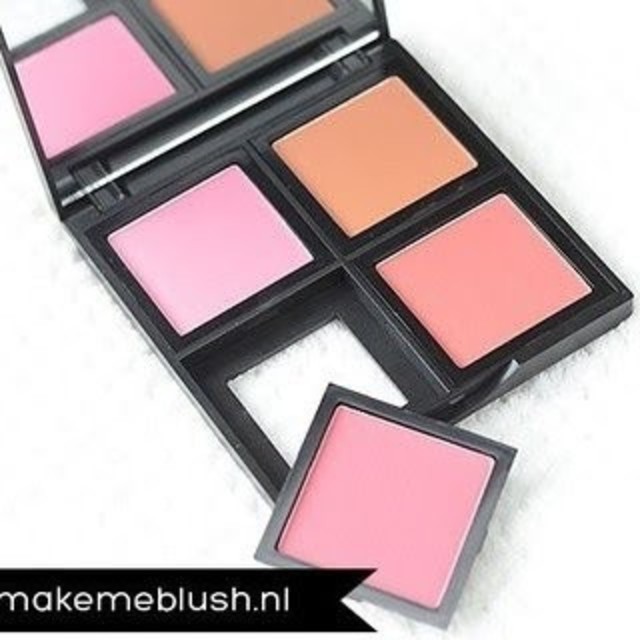 elf(エルフ)のE.L.F.✨エルフ チーク Blush Palette # Light コスメ/美容のベースメイク/化粧品(チーク)の商品写真