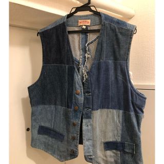 リーバイス(Levi's)のリメイク　デニムベスト　古着(ベスト)