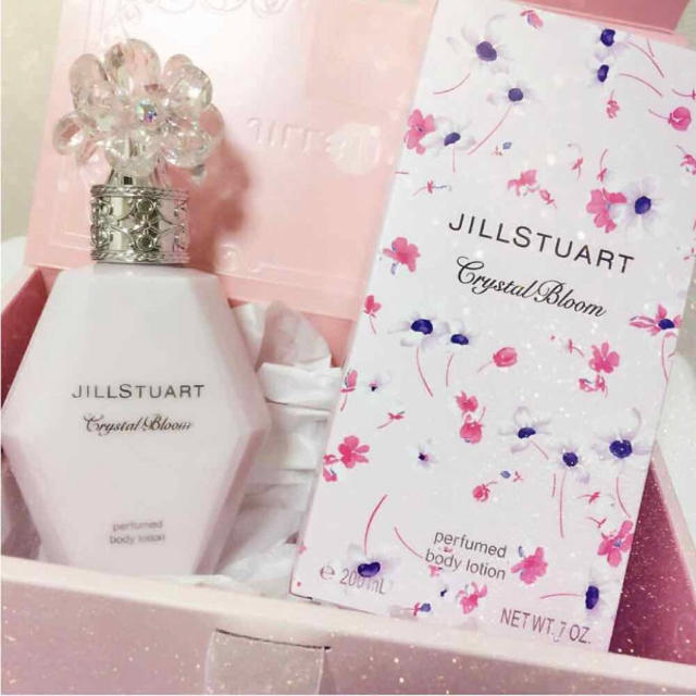 JILLSTUART(ジルスチュアート)のクリスタルブルーム パフュームド ボディローション 200ml  コスメ/美容のボディケア(ボディローション/ミルク)の商品写真