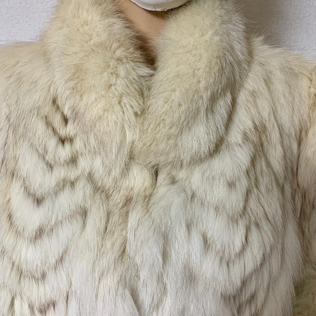 大人気・ブルーフォックス毛皮 SAGA FOX 美品 ④☆☆ レディースのジャケット/アウター(毛皮/ファーコート)の商品写真