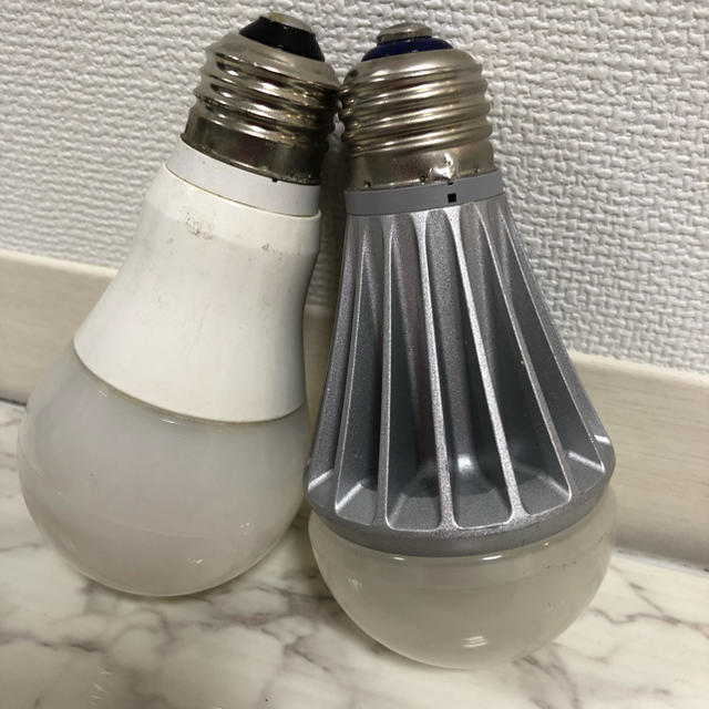 東芝 LED電球 2個セット 60w〜80w相当 かなり明るめ 電球色と昼白色 | フリマアプリ ラクマ