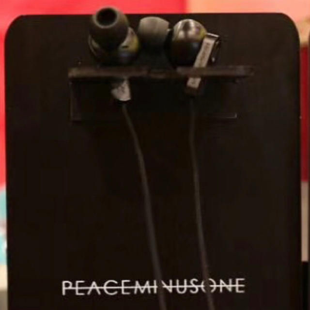PEACEMINUSONE イヤフォン 黒 チープ 3960円引き www.gold-and-wood.com