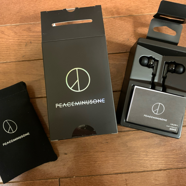 PEACEMINUSONE イヤフォン 黒 チープ 3960円引き www.gold-and-wood.com