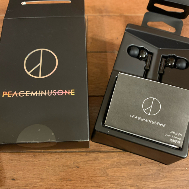 PEACEMINUSONE イヤフォン 黒 チープ 3960円引き www.gold-and-wood.com