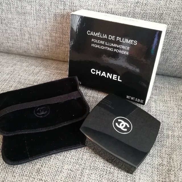 CHANEL(シャネル)の未使用★カメリア ドゥ プルム プラティン★フェイスパウダー コスメ/美容のベースメイク/化粧品(フェイスパウダー)の商品写真