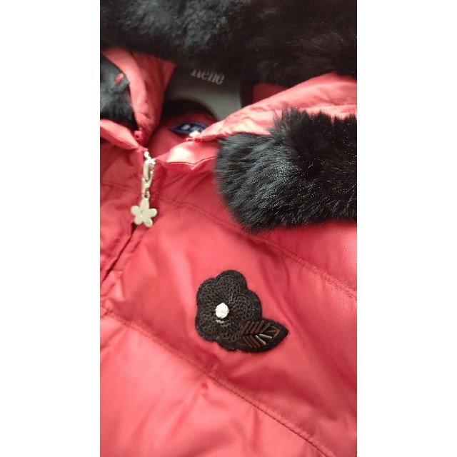 M'S GRACY(エムズグレイシー)の♡レア♡フラワーワンポイントのダウンベスト レッド レディースのジャケット/アウター(ダウンベスト)の商品写真