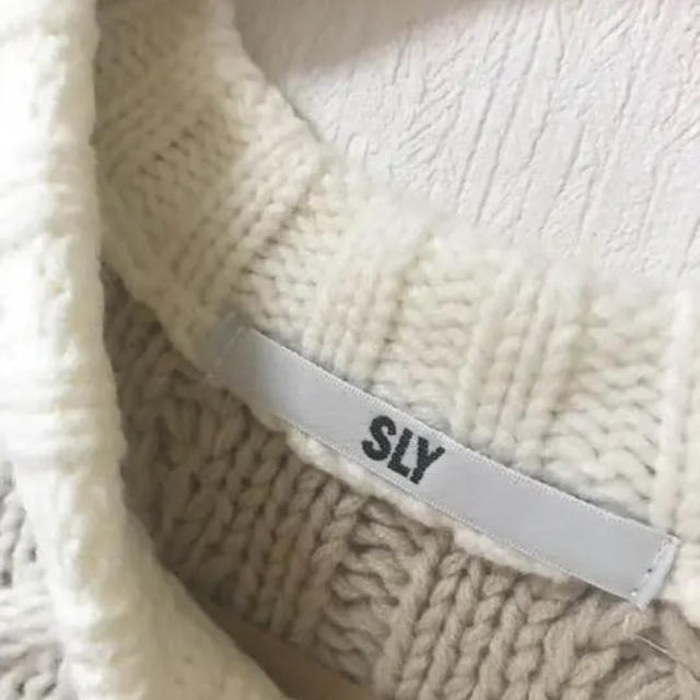 SLY(スライ)のSLY  ベージュ×白  ニット レディースのトップス(ニット/セーター)の商品写真