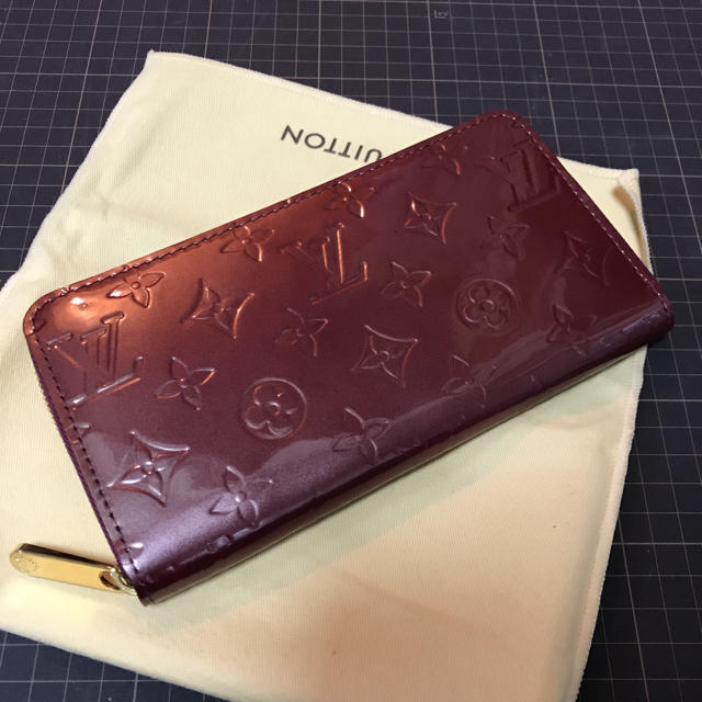 LOUIS VUITTON(ルイヴィトン)のルイヴィトン　ジッピー　ヴェルニ レディースのファッション小物(財布)の商品写真