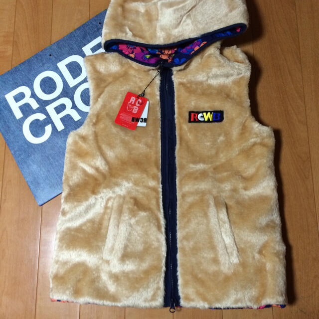 RODEO CROWNS(ロデオクラウンズ)のRCWB♡フェイクファーリバーシブル レディースのジャケット/アウター(ダウンベスト)の商品写真