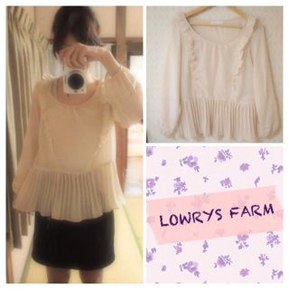 ローリーズファーム(LOWRYS FARM)の【再出品】ローリーズ＊肩フリルブラウス(シャツ/ブラウス(長袖/七分))