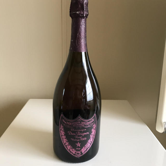 Dom Pérignon(ドンペリニヨン)のドンペリ　ロゼ　ブィンテージ2005 食品/飲料/酒の酒(シャンパン/スパークリングワイン)の商品写真