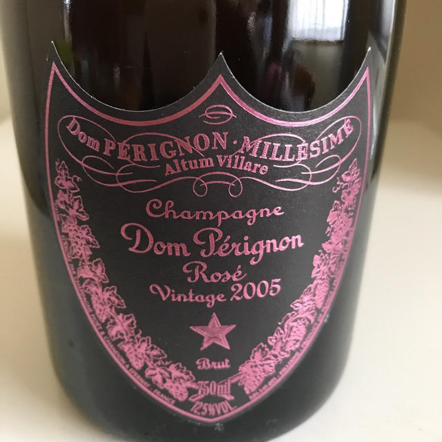 Dom Pérignon(ドンペリニヨン)のドンペリ　ロゼ　ブィンテージ2005 食品/飲料/酒の酒(シャンパン/スパークリングワイン)の商品写真