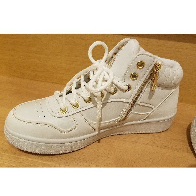 VANS(ヴァンズ)のVANS　☆ハイカットスニーカー　24.5cm☆ レディースの靴/シューズ(スニーカー)の商品写真