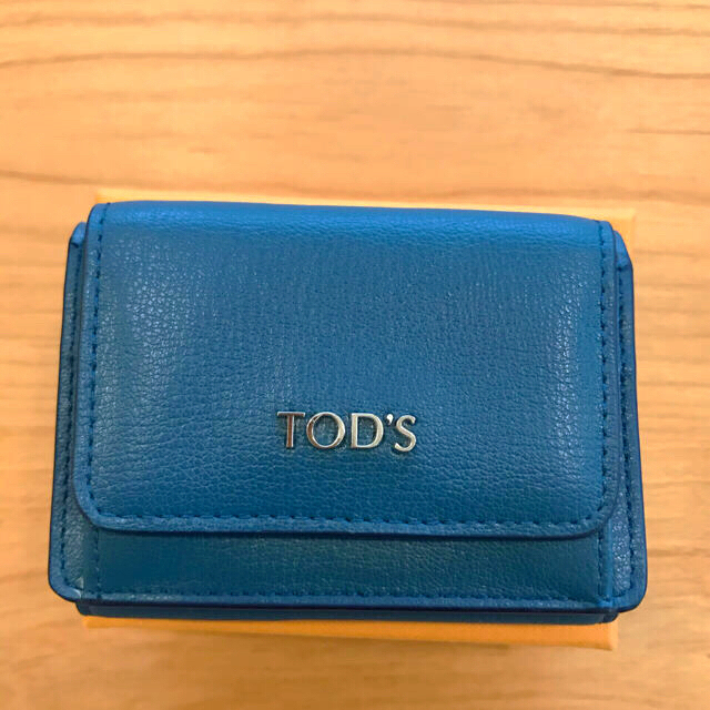 TOD'S 三つ折り財布カラーターコイズブルー