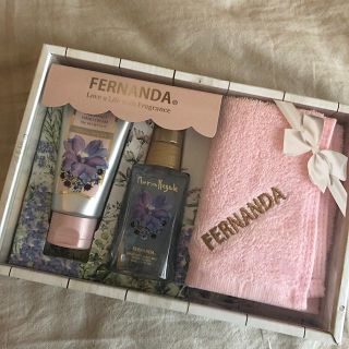 フェルナンダ(FERNANDA)のFERNANDA ボディミスト ハンドクリーム ハンドタオル SET(ハンドクリーム)