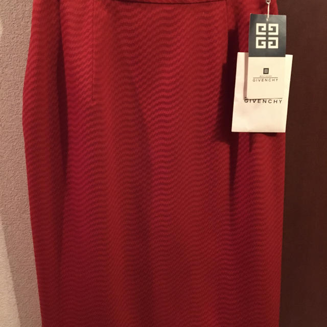 ジバンシータイトスカート赤 - ひざ丈スカート