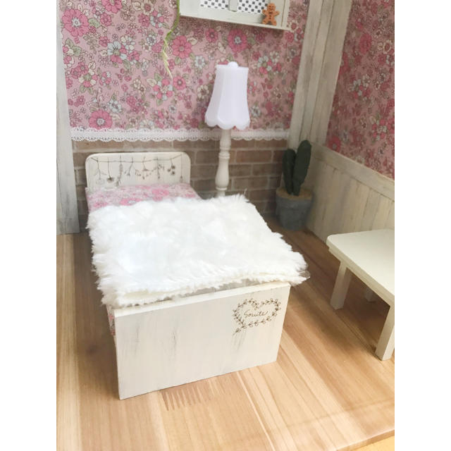 木製ドールハウス 女の子系 お花柄 ベッドルーム - ミニチュア