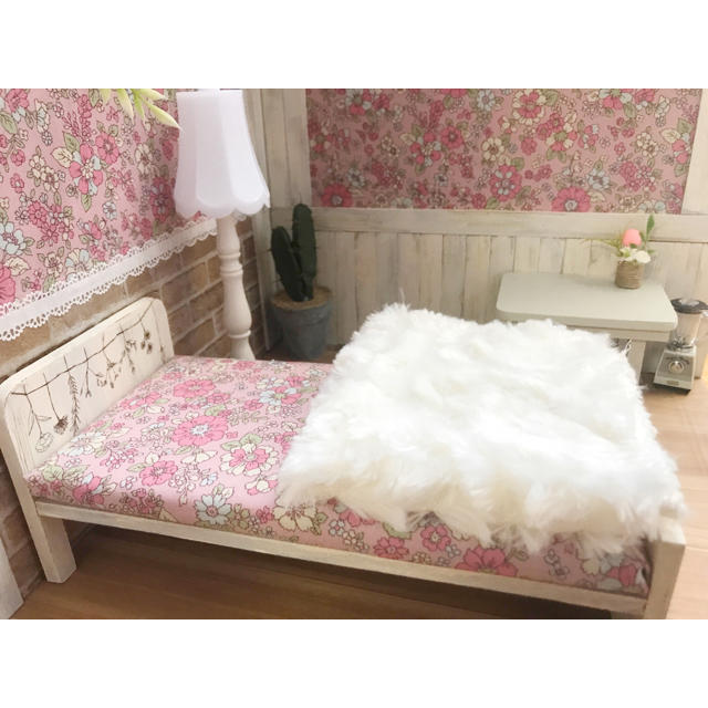 木製ドールハウス 女の子系 お花柄 ベッドルーム - ミニチュア