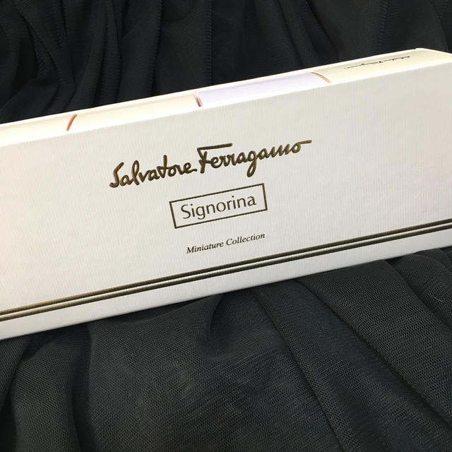 Salvatore Ferragamo(サルヴァトーレフェラガモ)のFerragamo♡ミニ香水セット コスメ/美容の香水(香水(女性用))の商品写真