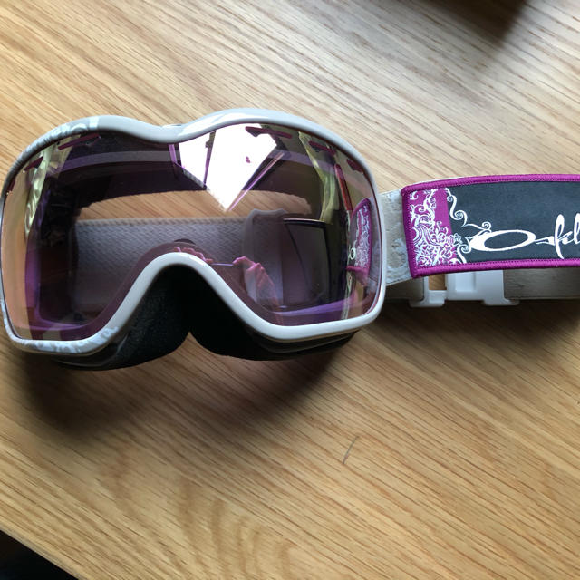 Oakley(オークリー)のオークリー　レディースゴーグル スポーツ/アウトドアのスノーボード(ウエア/装備)の商品写真