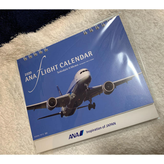 ANA(全日本空輸)(エーエヌエー(ゼンニッポンクウユ))のANAカレンダー インテリア/住まい/日用品の文房具(カレンダー/スケジュール)の商品写真