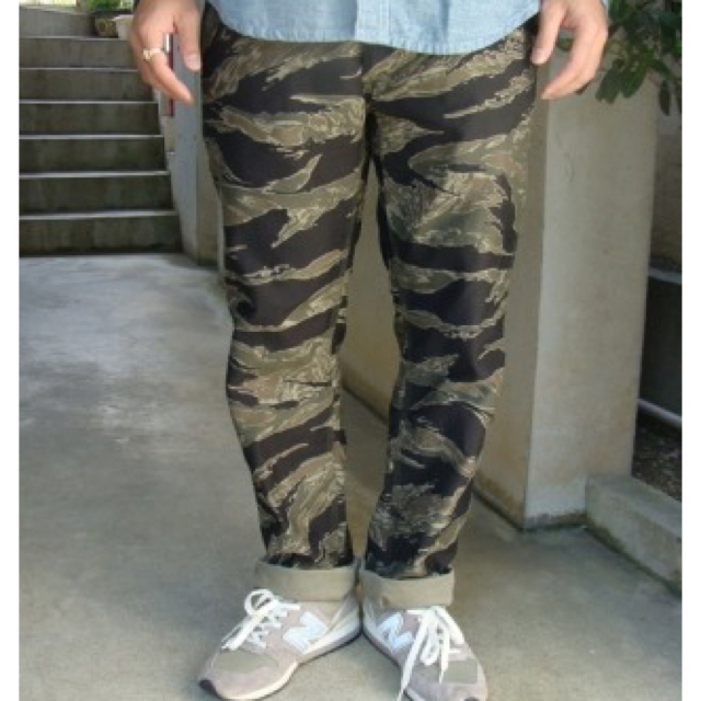 SASSAFRAS(ササフラス)のササフラス タイガーカモ パンツ メンズのパンツ(ワークパンツ/カーゴパンツ)の商品写真