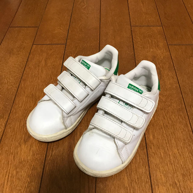 adidas(アディダス)の◇ちか様専用◇アディダス　キッズスニーカー 　スタンスミス　18cm キッズ/ベビー/マタニティのキッズ靴/シューズ(15cm~)(スニーカー)の商品写真