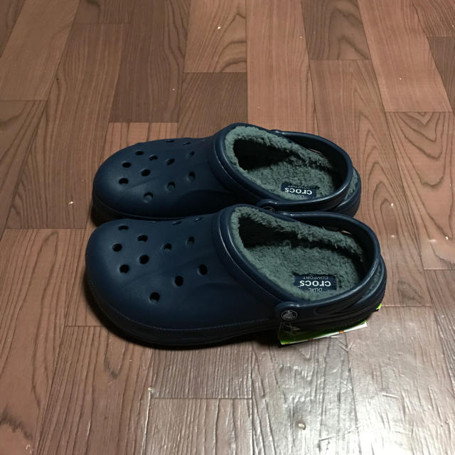 crocs(クロックス)の35%オフ クロックス 27cm ネイビー ウィンター クロッグ ボア付き 冬用 メンズの靴/シューズ(サンダル)の商品写真